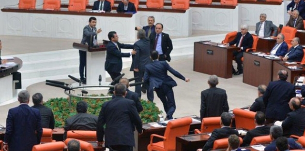 Meclis’te AK Parti ile CHP’liler arasında gerginlik