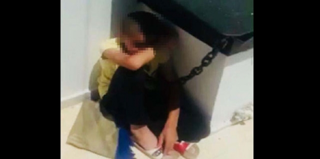 Oğlunu evin bacasına zincirle bağladı