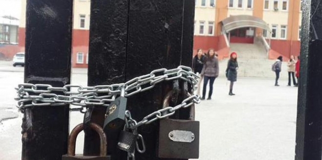 Okul boykotu saldırı ve gözaltılarla başladı