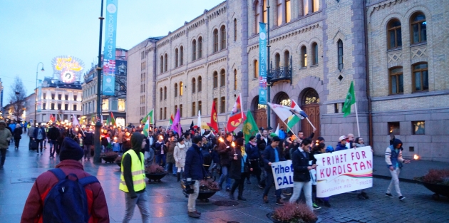 Oslo’da meşaleli yürüyüş