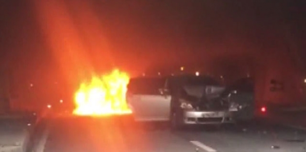 Otomobil alev aldı, tünelde zincirleme kaza