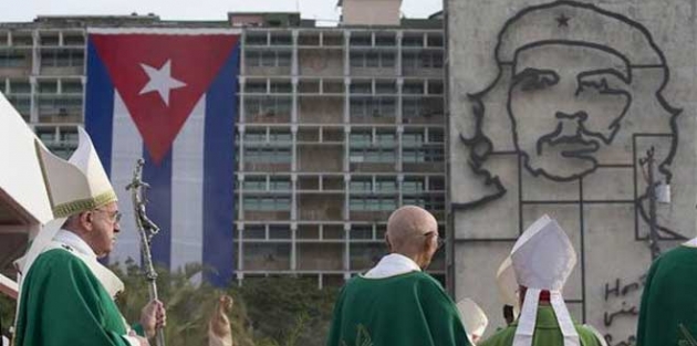 Papa Küba’da