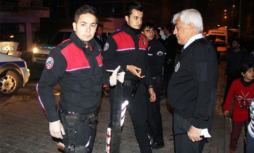 Polisten kaçan otomobilde esrar ve pala çıktı, 3 Suriyeli gözaltında 