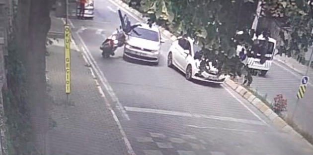 Polisten kaçan şüpheliler motosikletliye böyle çarptı