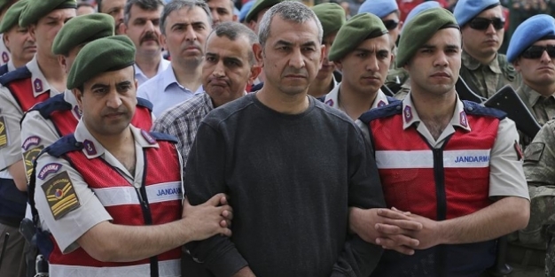 “Komutanı niye yere yatırdınız“