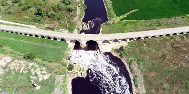 Simsiyah akan Ergene Nehri alarm veriyor