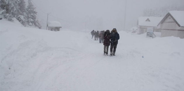Sincik'te kar yağışı devam ediyor