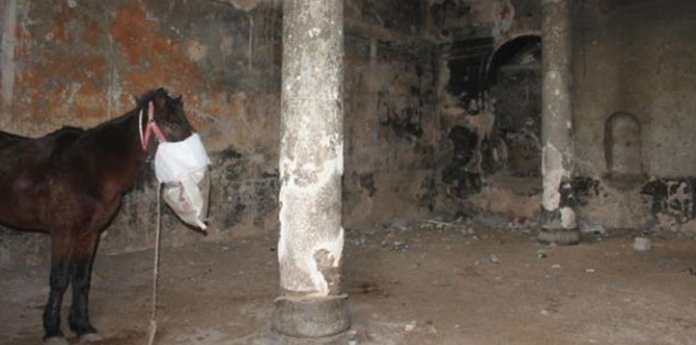 Tarihi kilise ahır olarak kullanılıyor