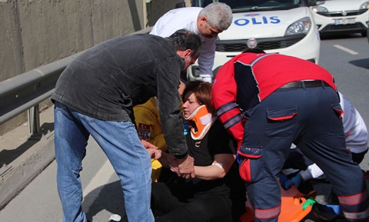 Tartışma sırasında seyir halindeki otomobilden atladı