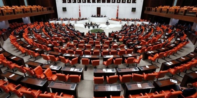 Taşeron işçilerin önünde taşeron tartışması!