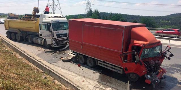 TEM bağlantı yolunda trafiği kilitleyen kaza