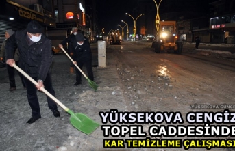 Yüksekova Cengiz Topel Caddesinde Kar Temizleme Çalışması