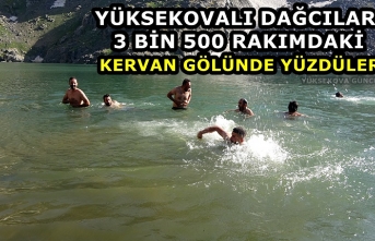 Yüksekovalı Dağcılar 3 Bin 500 Rakımdaki Kervan Gölünde Yüzdüler