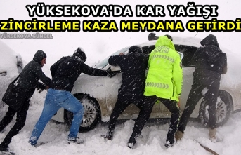 Yüksekova'da Kar Yağışı Zincirleme Kaza Meydana Getirdi
