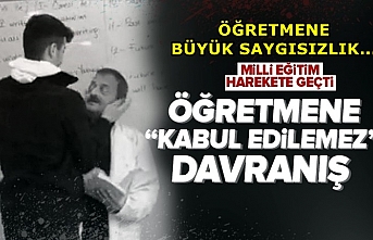 Derste öğretmenin yüzünü avuçladı! Tepki yağan görüntülere soruşturma başlatıldı