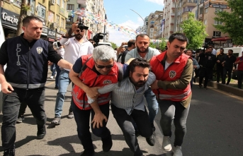 Taksim'e çıkmak isteyenlere polis izin vermedi:...