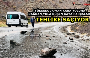 Yüksekova-Van Kara Yoluna Dağdan Yola Düşen Kaya...