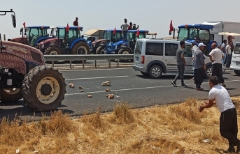 Çiftçiler traktörle Maraş-Antep yolunu kapattı:...