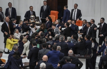Meclis'te kan aktı: Can Atalay oturumunda yumruklu...