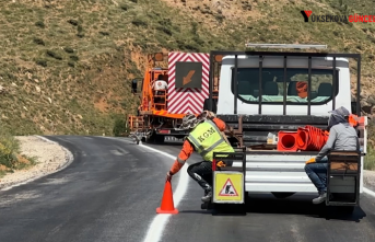 Yüksekova-Şemdinli Karayolu'nda Şeritler Yenileniyor: Trafik Güvenliği Artırılıyor