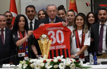 Cumhurbaşkanı Erdoğan, Yüksekovaspor Kadın Futbol Takımı'nı Ağırladı