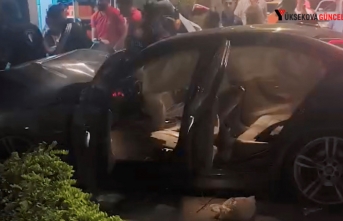 Van’da park halinde bulunan cipe otomobil çarptı: 1 yaralı