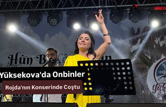 Yüksekova'da Onbinler Rojda'nın Konserinde Coştu