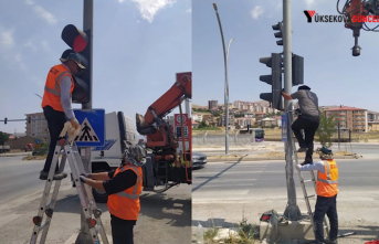 Yüksekova'daki Tehlikeli Sinyalizasyon Direği Onarıldı