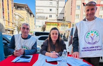 DEM Parti Yüksekova'da Barış İçin İmza Kampanyası Sürüyor: “Talepler TBMM'ye İletilecek”