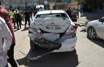 Freni Patlayan Çekici Dehşet Saçtı