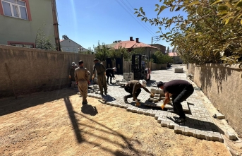 Yüksekova Belediyesi’nden Eski Kışla Mahallesi’ne Kilitli Parke Taşı Çalışması