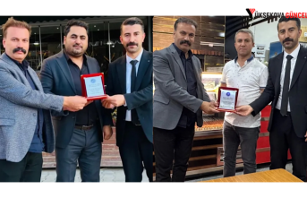 Yüksekova’da Eğitime Destek Veren Esnaflara Teşekkür Plaketi