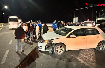 Yüksekova-Van karayolunda Sporcuları Taşıyan Otobüs ile Otomobil Çarpıştı: 1 Kişi Yaralandı