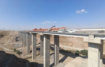 Yüksekova-Van Karayolu Üzerindeki Çamlık Viyadüğü Ulaşıma Açıldı