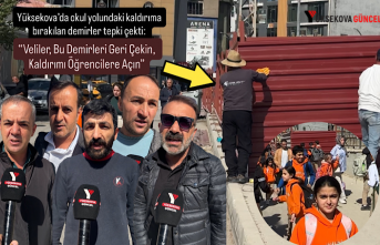Yüksekova’da okul yolundaki kaldırıma bırakılan demirler tepki çekti: “Veliler, Bu Demirleri Geri Çekin, Kaldırımı Öğrencilere Açın”