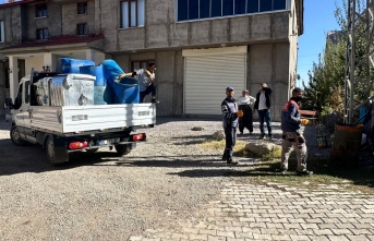 Yüksekova’da Çöp Konteynerleri Yenileniyor