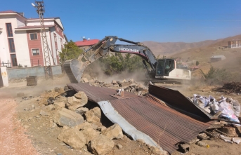 Yüksekova’da Yol Genişletme Çalışmaları Devam...