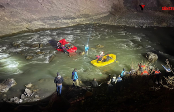Kadın Sürücü Zap Suyu’na Uçtu: 1’i ağır...