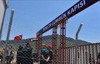 Yoğun Kar Yağışı Nedeniyle Derecik Gümrük Kapısı...