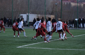 Yüksekova Kadın Futbol Takımı Sahasında Beşiktaş’ı...