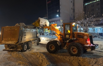 Yüksekova’da Gece Boyu Kar Mesaisi