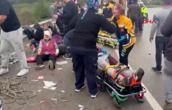 Antalya'da yolcu otobüsü devrildi: 8 kişi...