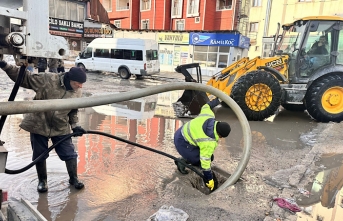 Yüksekova’da Su Birikintilerine Belediyeden Hızlı...