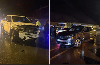 Hakkari'de iki otomobil çarpıştı: 2 yaralı