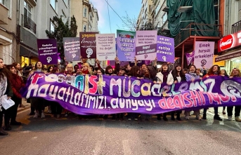 Kadınlar 8 Mart'ta sokaklarda: Yoksulluğa,...
