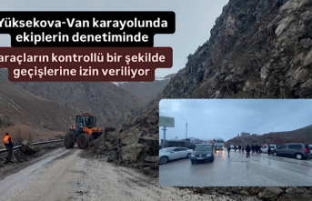 Yüksekova-Van karayolunda ekiplerin denetiminde araçların...