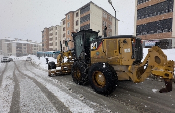 Yüksekova’da Karla Mücadele Çalışmaları Aralıksız...