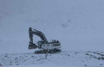 Yüksekova’da Su Taşkınları için Belediye Ekipleri...
