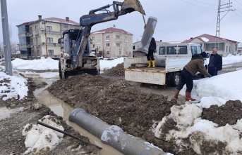 Yüksekova’da Su Taşkınlarına Karşı Belediye Ekipleri Seferber Oldu