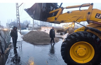 Yüksekova’da Yağış Sonrası Su Taşkınlarına...